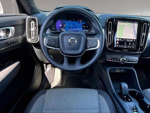 Used 2025 Volvo XC40 B5 Core AWD/4WD image 5