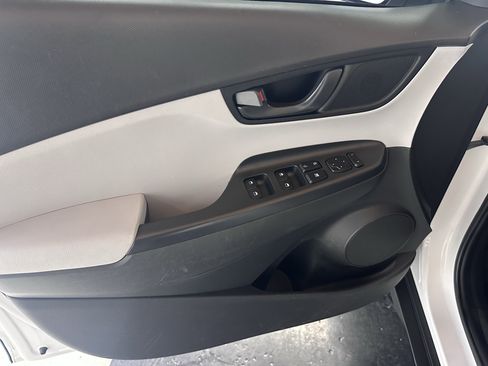 Used 2022 Hyundai Kona SE image 39