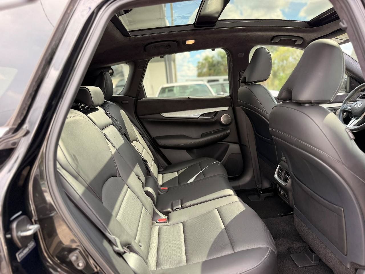 Used 2019 INFINITI QX50 Essential w/ Sensory Package AWD/4WD image 15