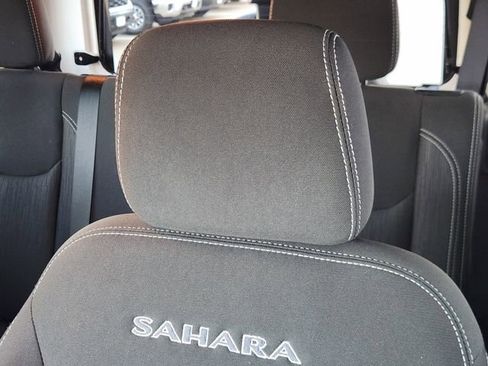 Used 2018 Jeep Wrangler Unlimited Sahara w/ Max Tow Package image 20