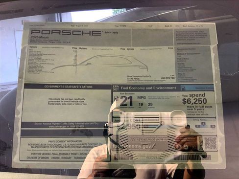 Certified 2026 Porsche Macan AWD/4WD image 24