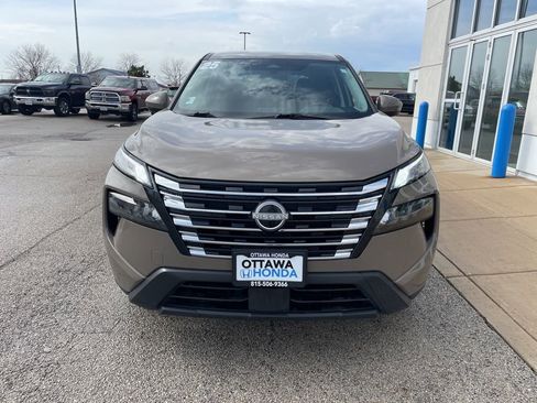 Used 2025 Nissan Rogue SV image 3