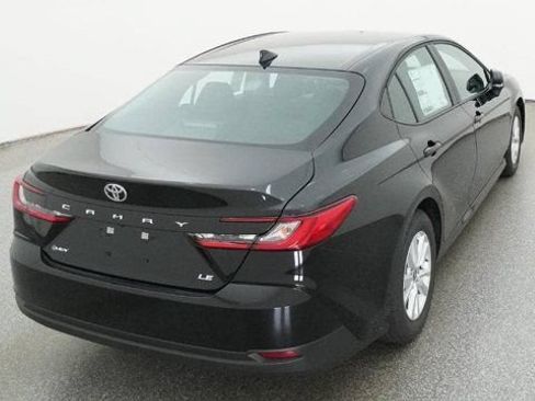 New 2026 Toyota Camry Hybrid FWD image 7