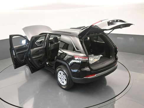 Used 2025 Jeep Grand Cherokee Laredo image 60