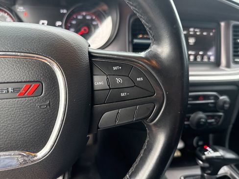 Used 2019 Dodge Charger SXT w/ Blacktop Package RWD image 9