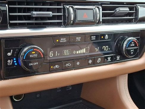 Used 2023 Nissan Pathfinder Platinum image 18