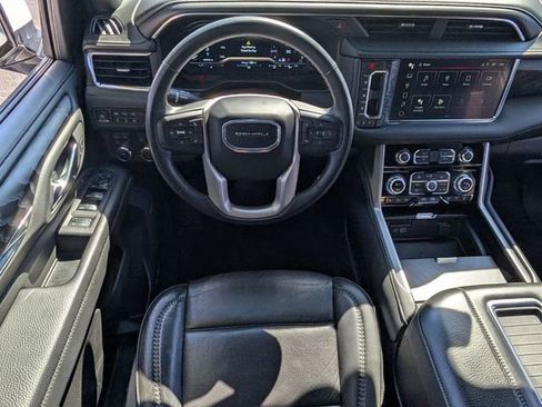 Used 2023 GMC Yukon Denali image 9