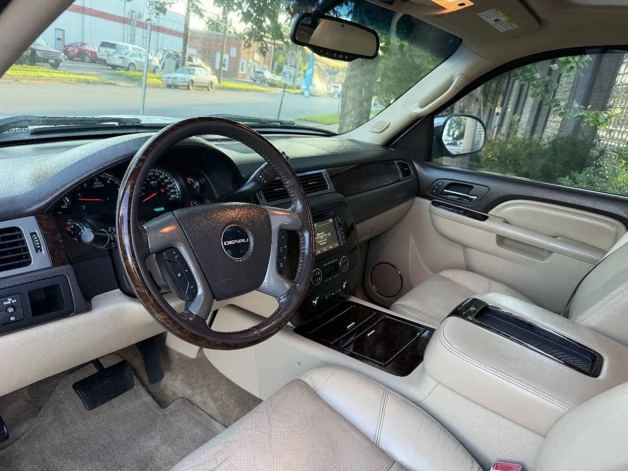 Used 2011 GMC Sierra 1500 Denali AWD/4WD image 21