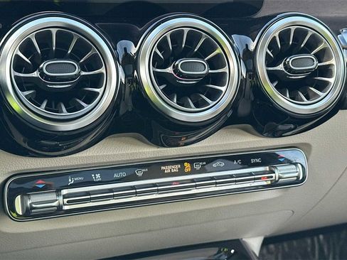 Certified 2022 Mercedes-Benz GLB 250 image 25