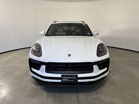 Certified 2025 Porsche Macan image 10