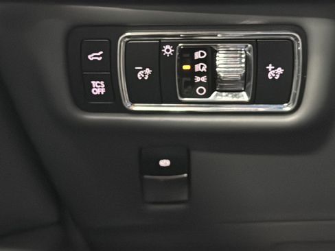 Used 2023 Lincoln Nautilus Reserve AWD/4WD image 31
