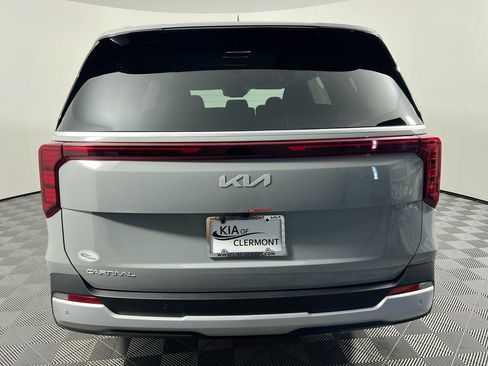 New 2026 Kia Carnival EX FWD image 4