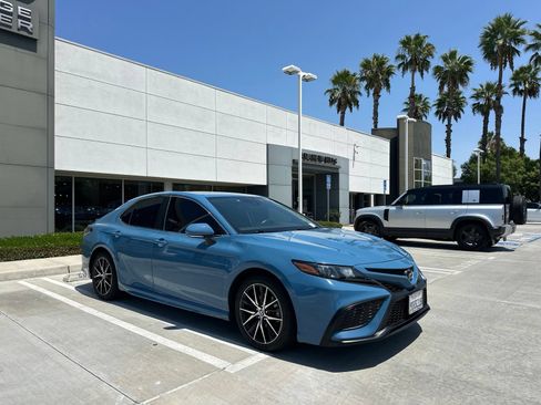 Used 2023 Toyota Camry SE w/ Convenience Package FWD image 2