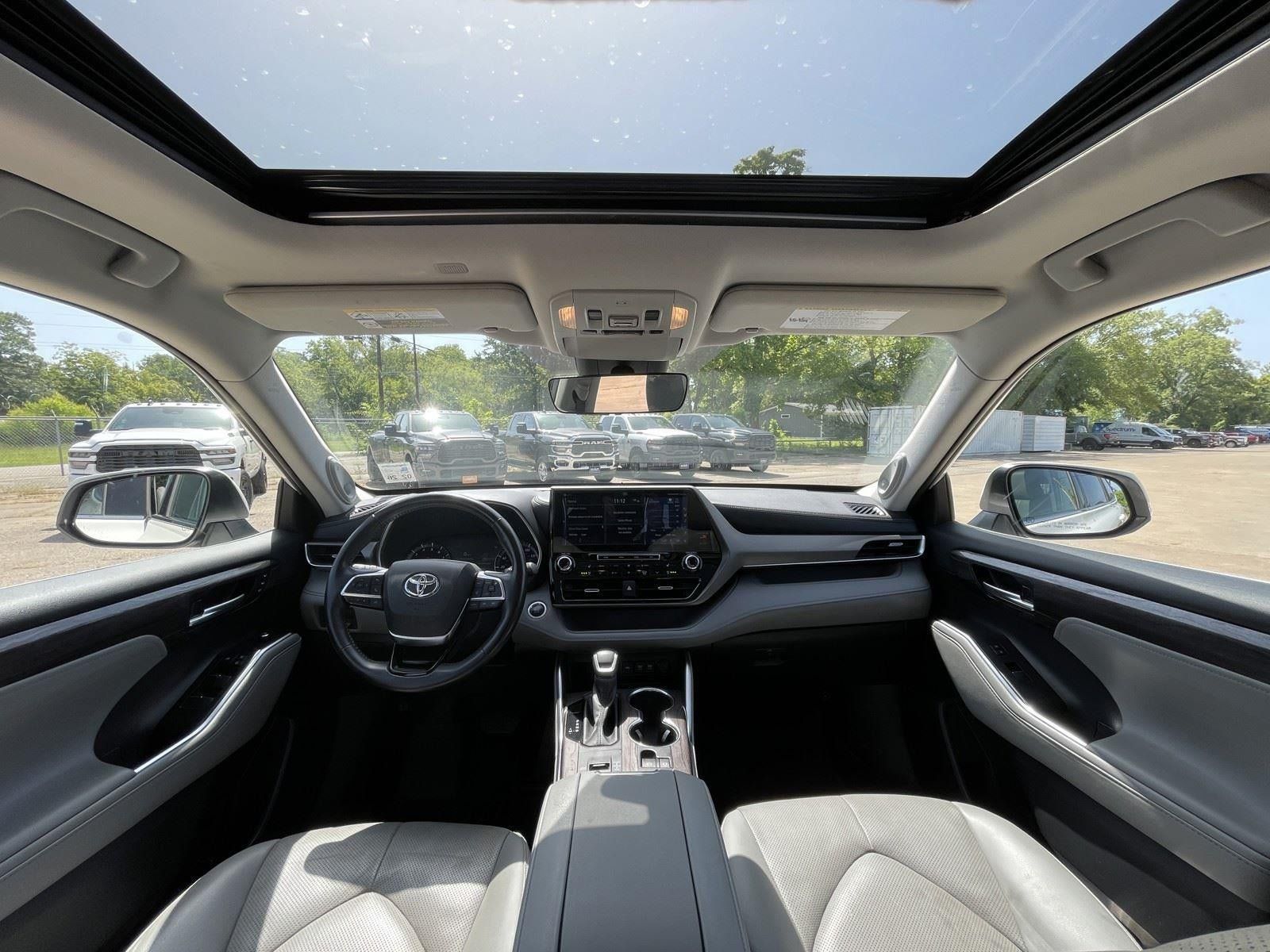 Used 2020 Toyota Highlander Limited FWD image 14