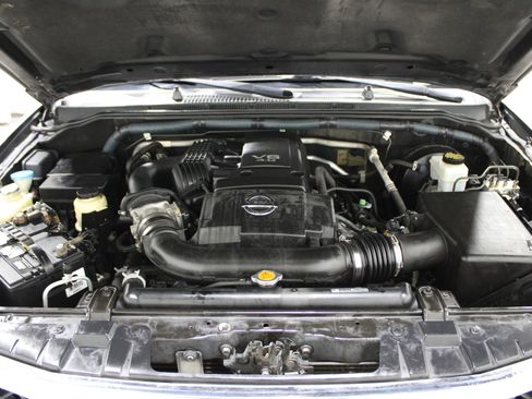 Used 2010 Nissan Frontier SE image 35