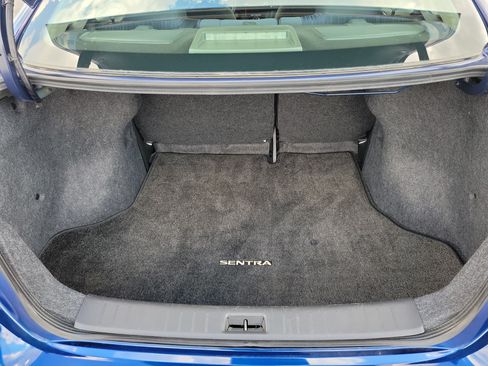 Certified 2018 Nissan Sentra SV FWD image 8