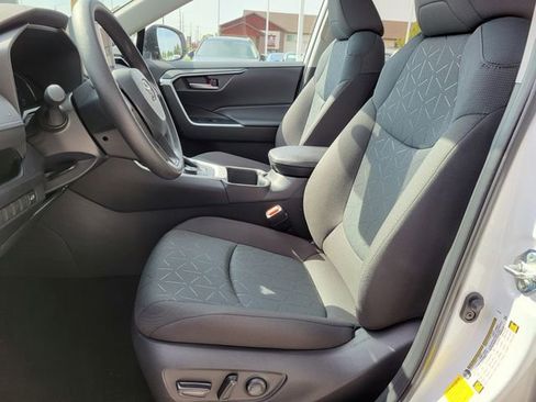 Used 2025 Toyota RAV4 XLE w/ Convenience Package image 4
