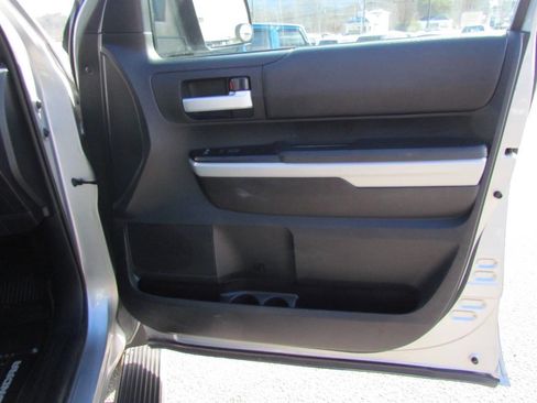 Used 2018 Toyota Tundra SR5 image 18