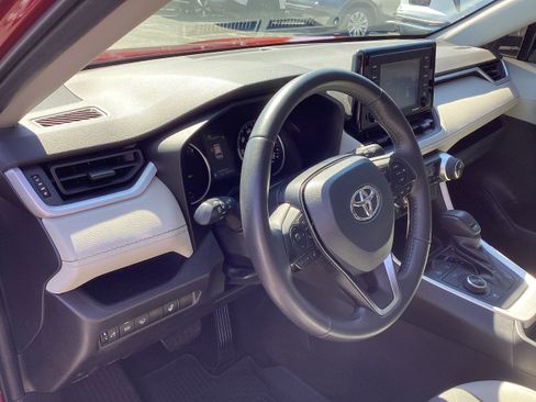 Used 2021 Toyota RAV4 XLE image 11