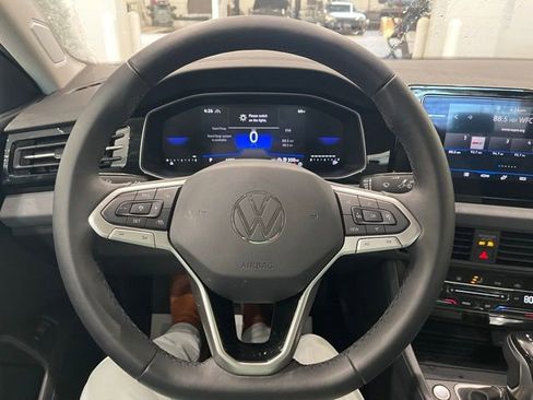 Certified 2025 Volkswagen Jetta SE FWD image 22