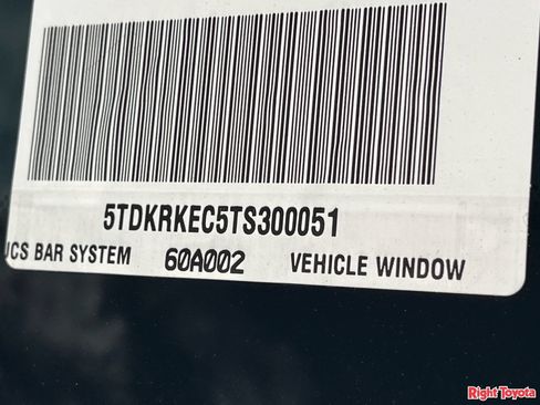 Certified 2026 Toyota Sienna LE FWD image 33