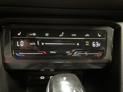 Used 2024 Volkswagen Tiguan SE image 17