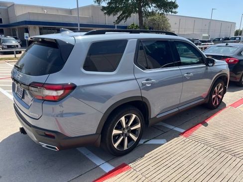 Used 2025 Honda Pilot Touring image 8