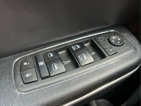 Certified 2017 Chrysler 300 C w/ Safetytec Plus Group RWD image 21