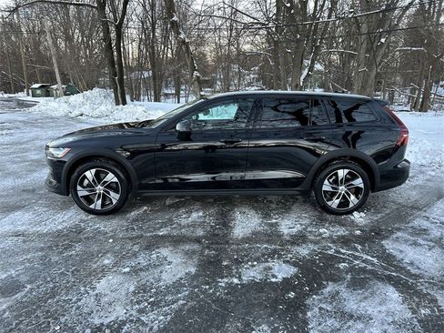 Certified 2024 Volvo V60 B5 Cross Country Plus image 5