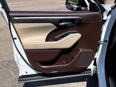 Used 2020 Toyota Highlander Platinum image 22