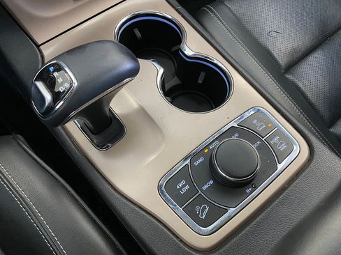 Used 2015 Jeep Grand Cherokee Overland w/ Advanced Technology Group image 19