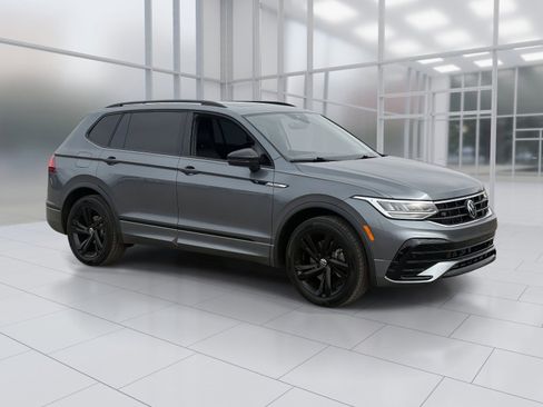 Used 2024 Volkswagen Tiguan SE R-Line image 8