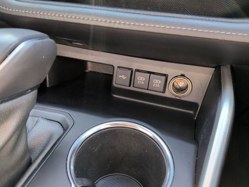 Used 2021 Toyota Highlander XLE AWD/4WD image 24