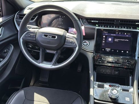 New 2025 Jeep Grand Cherokee Altitude image 11