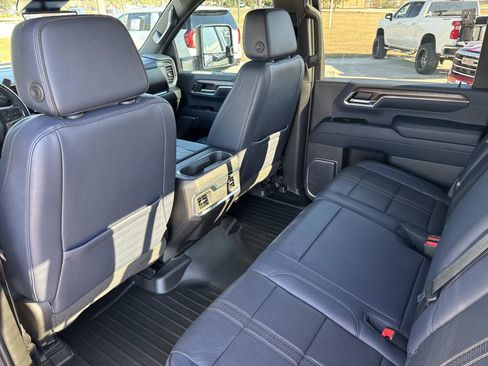 Used 2024 Chevrolet Silverado 2500 High Country w/ Technology Package image 18