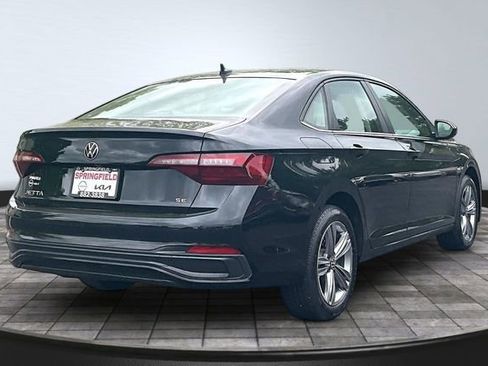 Used 2024 Volkswagen Jetta SE FWD image 6