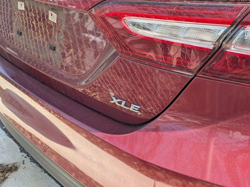 Used 2019 Toyota Camry XLE image 8