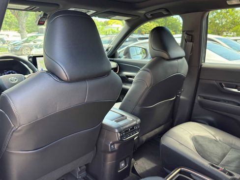 Used 2025 Toyota Grand Highlander AWD Hybrid image 28
