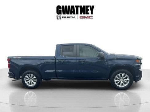 Used 2020 Chevrolet Silverado 1500 Custom w/ Custom Value Package AWD/4WD image 2