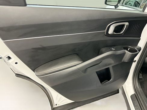 Used 2023 Kia Sorento LX image 26