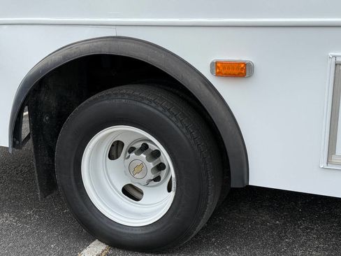 Used 2014 Chevrolet Express 3500 w/ Shuttle Bus Package image 24