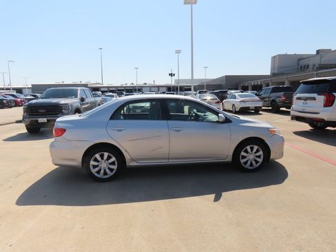 Used 2013 Toyota Corolla LE FWD image 10