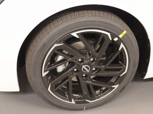 New 2026 Nissan Sentra SR w/ SR Premium Package FWD image 8