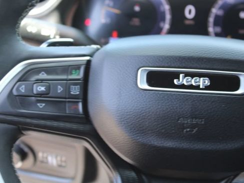 Used 2024 Jeep Grand Cherokee L Altitude AWD/4WD image 19