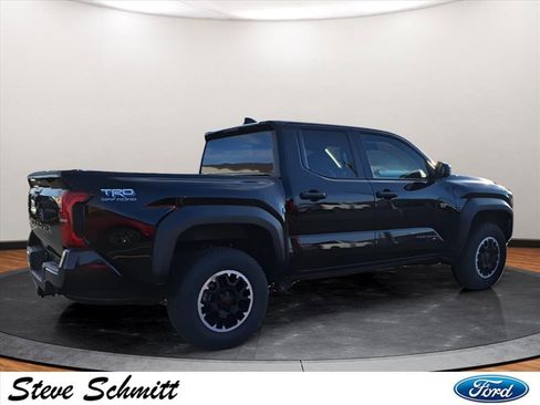 Used 2024 Toyota Tacoma TRD Off-Road image 29
