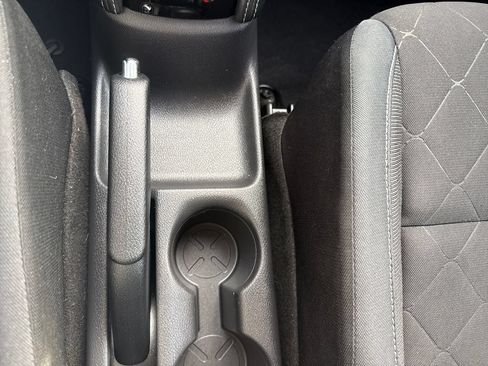 Used 2018 Nissan Kicks SV FWD image 27