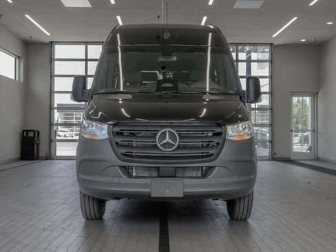 Used 2025 Mercedes-Benz Sprinter 3500 image 11