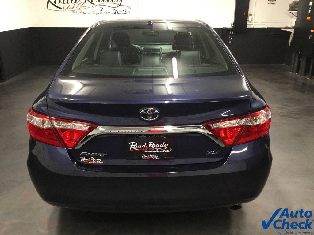 Used 2017 Toyota Camry XLE w/ Moonroof Package FWD image 9
