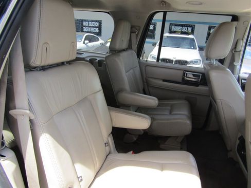 Used 2015 Lincoln Navigator 2WD image 6
