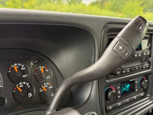 Used 2006 Chevrolet Silverado 2500 LT w/ Heavy-Duty Power Package AWD/4WD image 17